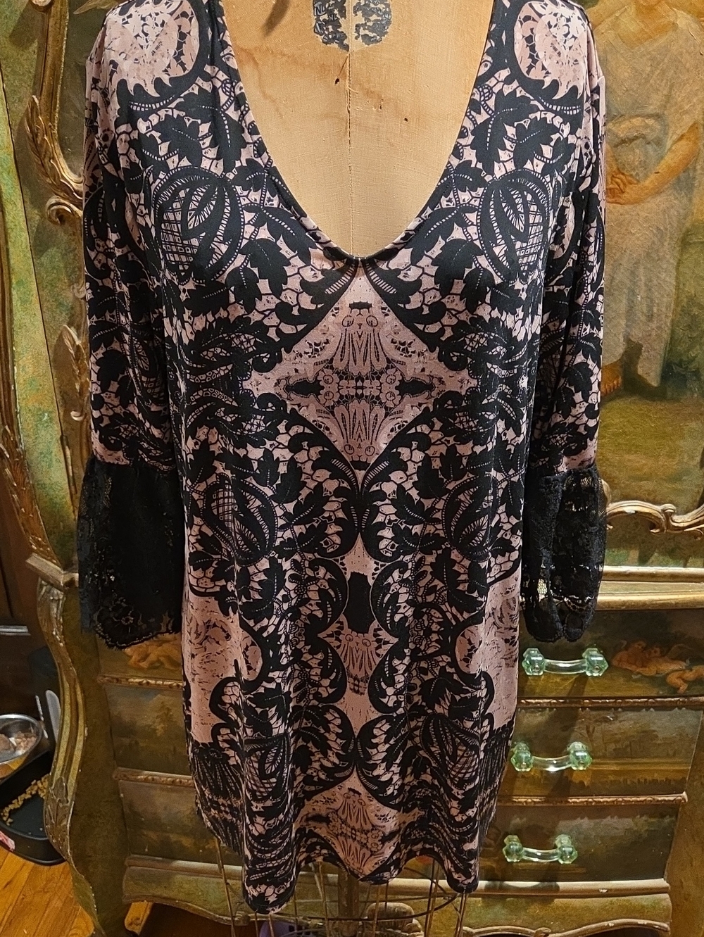 Alfani Black and Blush Pink Lace-Trim V-Neck Tunic Sz L